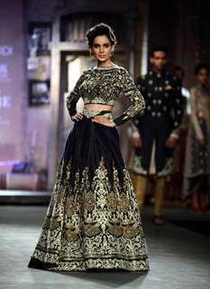 Kangana Ranaut graces the ramp at the Indian Couture Week - Day 2