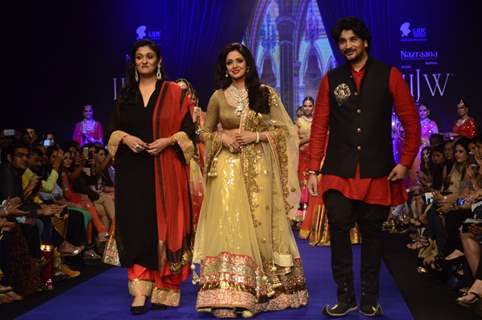 &#8203;Sridevi walks the ramp for Golecha Jewels at the IIJW 2014 - Day 3