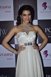 Kriti Sanon at the India International Jewellery Week (IIJW) 2014 - Day 3