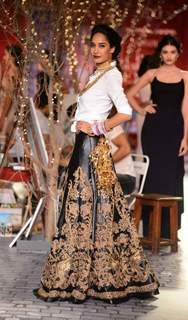 Lisa Haydon walks the ramp for Monisha Jaisingh creation Indian Couture Week - Day 3