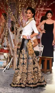 Lisa Haydon walks the ramp for Monisha Jaisingh creation Indian Couture Week - Day 3
