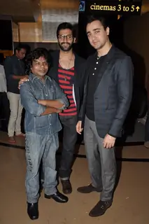 Omkar Das poses with Akshay Oberoi and Imran Khan at the Premier of Pizza 3D
