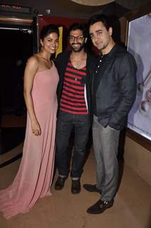 Parvathy Omanakuttan and Akshay Oberoi pose with Imran Khan at the Premier of Pizza 3D