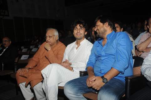 Sonu Niigam and Wajid Ali were seen talking at Rehmatein