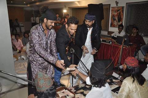 Sharib-Toshi give some money as a token of gratitude at the Sufi Mehfil
