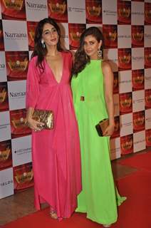 Farah Khan Ali with Lisa Ray at the Retail Jeweller India Awards 2014