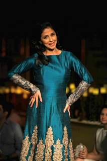 Urmila Matondkar pose for media at Indian Couture Week - Day 5