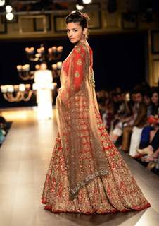 Alia Bhatt walks the ramp at Indian Couture Week - Day 5