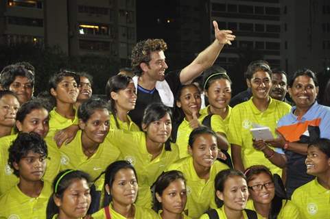 Hrithik Roshan pose with his fans at Charity Football Match