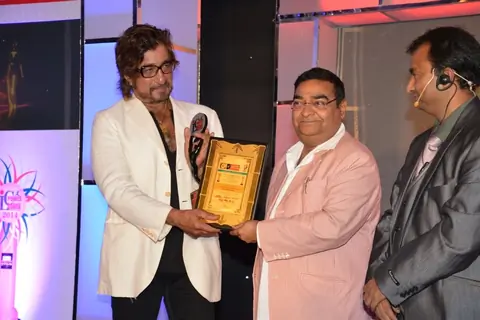 Shakti Kapoor being felicitated at the India Leadership Conclave