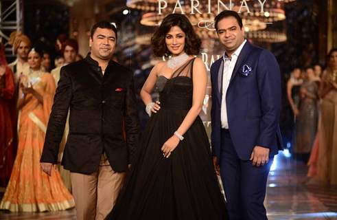 Chitrangda Singh walks the ramp for Gauri and Nainika at the Indian Couture Week - Grand Finale