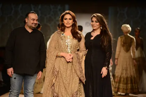 Huma Qureshi walks the ramp at the Indian Couture Week - Grand Finale