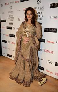 Huma Qureshi pose for media at Indian Couture Week - Grand Finale