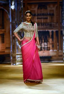 Ileana D'Cruz walks the ramp at Indian Couture Week - Grand Finale