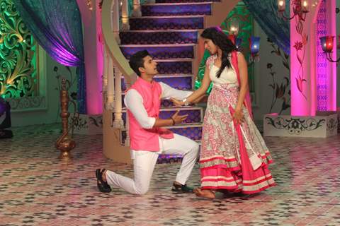 Ravi Dubey and Nia Sharma at their dramatic pose at Dawaat-E-Eid on Zee TV