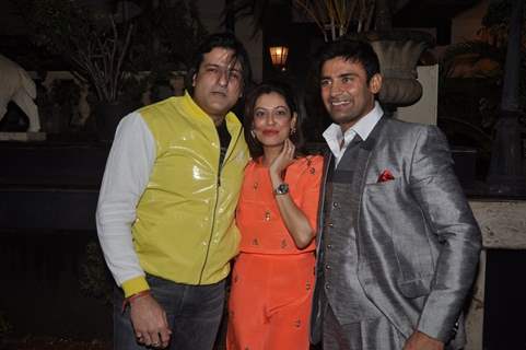 Armaan Kohli poses with Payal Rohatgi and Sangram Singh