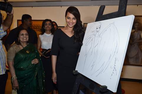 Sonakshi Sinha poses with the sketch at Jehangir Art Gallery