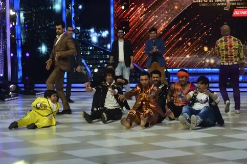 Contestants perform on Jhalak Dikhla Jaa for Rani
