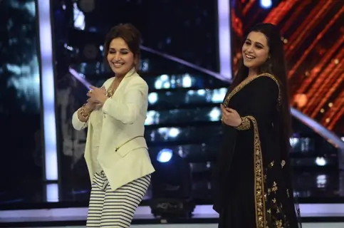 Madhuri and Rani perform on Jhalak Dikhla Jaa