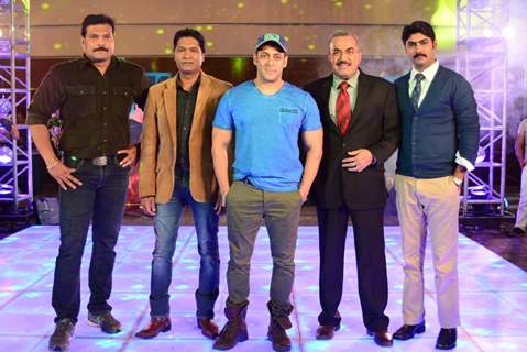 Salman Khan with the cast of C.I.D