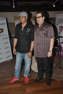 Akshay Kumar poses with Ramesh Taurani at the Promotion of It's Entertainment