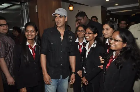 Akshay Kumar poses with his fans at the Promotion of It's Entertainment