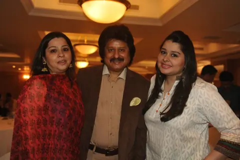 Pankaj Udhas with daughters Nayab and Rewa Udhas