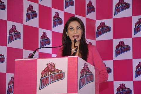 Host addressing the audience at Abhishek Bachchan's Kabbadi Team announcement