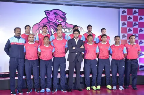 Abhishek Bachchan poses with his Kabbadi Team
