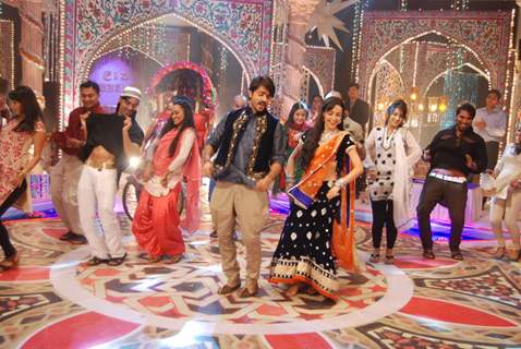 Ashish Sharma and Sanaya Irani perform at Jahsn-e-Eid