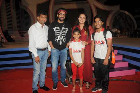 Sonali and Sumanth pose with Aneel Murarka, Ayushman Khurana and Poonam Dhillon