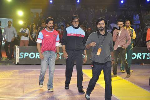 Shah Rukh Khan and Amitabh Bachchan arrive at the Pro Kabbadi League