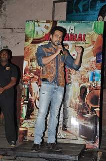 Emraan Hashmi addresses the crowd at the Promotion of Raja Natwarlal