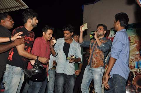 Fans gather around to buy tickets from Emraan Hashmi