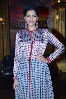 Sonam Kapoor poses for the media at Promotion of Khoobsurat on Entertainment Ke Liye Kuch Bhi Karega