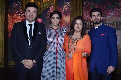 Sonam Kapoor and Fawad Khan pose with Anu Malik and Farah Khan