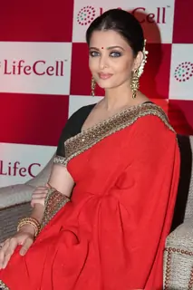 Aishwarya Rai looked ravishing in red at the Launch of Lifecells