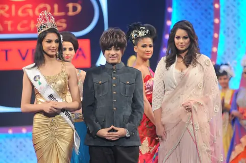 Rohhit Verma walking the ramp with Monika Gill and Reema Patel