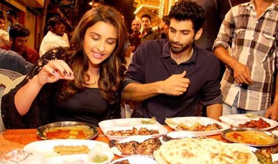 Aditya Roy Kapur and Parineeti Chopra enjoy the delicacies at Mohammed Ali Road