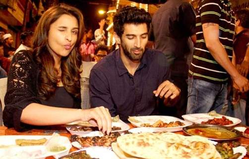 Aditya Roy Kapur and Parineeti Chopra enjoy some mouthwatering dishes at  Mohammed Ali Road