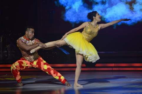 Sophie Choudry performs on Jhalak Dikhla Jaa