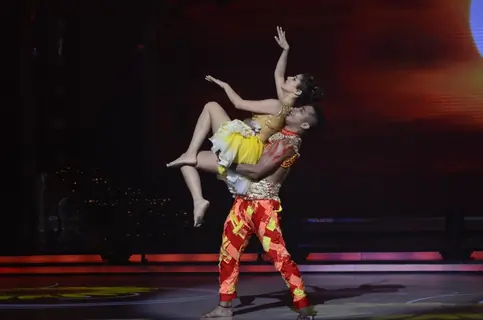 Sophie Choudry performs on Jhalak Dikhla Jaa