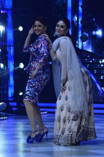 Madhuri Dixit and Kareena Kapoor perform on Jhalak Dikhla Jaa