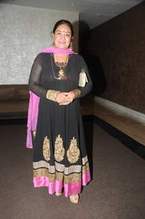 Jaspinder Narula poses for the media at Anup Jalota's Birthday Celebration