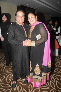Jaspinder Narula poses with Anup Jalota at his Birthday Celebration