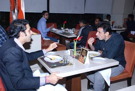 Rushad Rana was seen having a candid chat with the manager at the Lucknow Food Fest