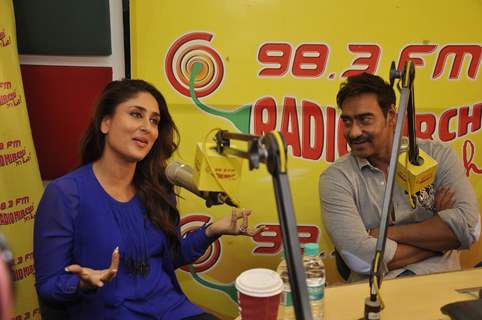 Kareena was seen interacting with the listeners at the Promotions of Singham Returns