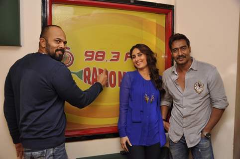 Ajay, Kareena and Rohit pose for the media at Radio Mirchi Studio