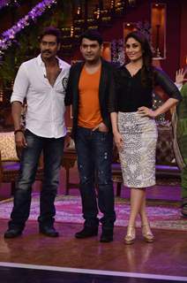 Kapil poses with Ajay Devgn and Kareena Kapoor on Comedy Nights With Kapil