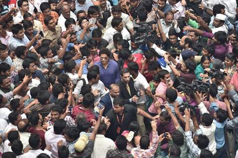 The crowd cheers for Sachin Tendulkar at the Inauguration PVP Mall